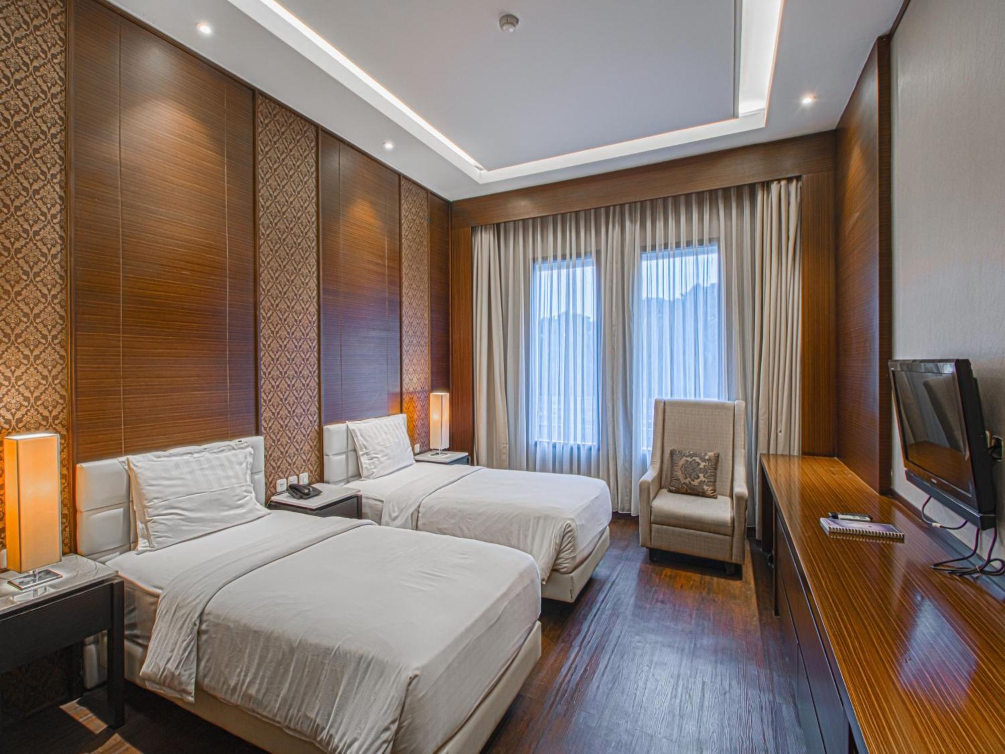 Grand Arjuna Hotel 4*